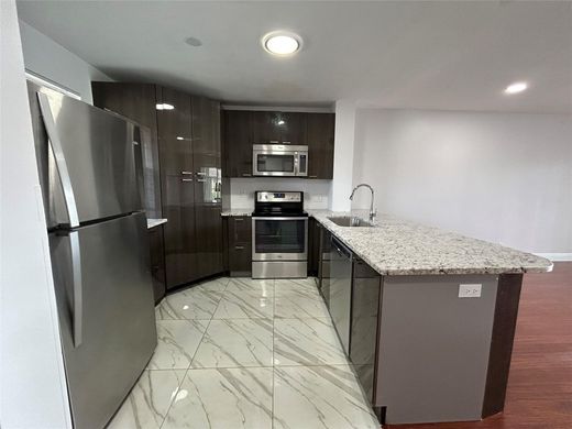 公寓楼  Coral Springs, Broward County