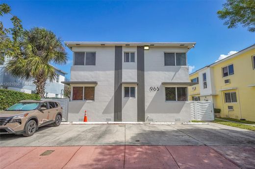 Residential complexes in Miami Beach, Miami-Dade