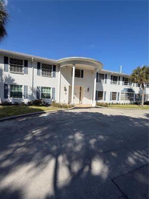 Residential complexes in Fort Lauderdale, Broward County