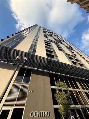 マイアミ, Miami-Dade Countyのアパートメント・コンプレックス