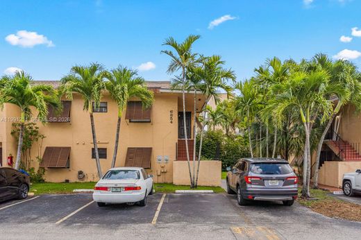 Residential complexes in Hialeah, Miami-Dade