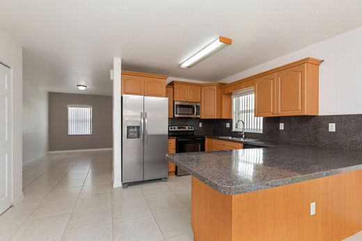 Townhouse in Hallandale, Broward County