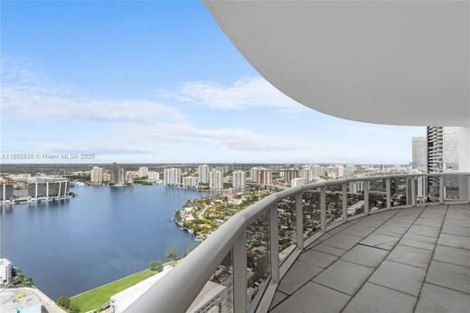 Kamienica w Sunny Isles Beach, Miami-Dade County