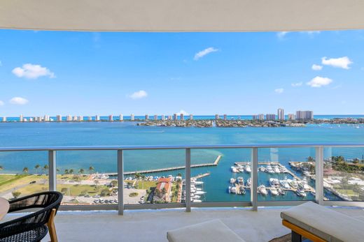 Residential complexes in Lake Park, Palm Beach