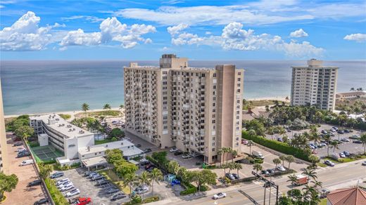 Residential complexes in Lauderdale by the sea, Broward County