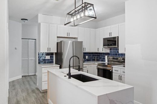 Residential complexes in Tequesta, Palm Beach