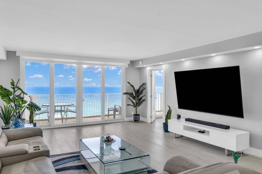 Residential complexes in Boca Raton, Palm Beach