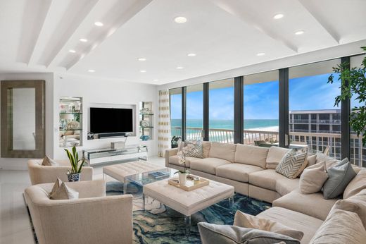 Residential complexes in Palm Beach, Florida
