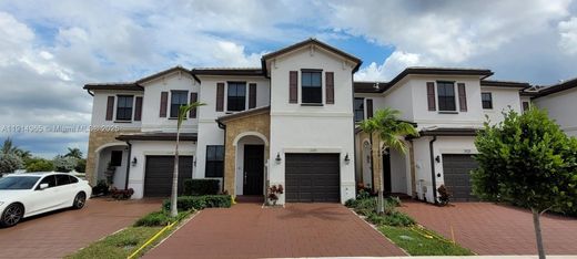 Townhouse in Hialeah, Miami-Dade