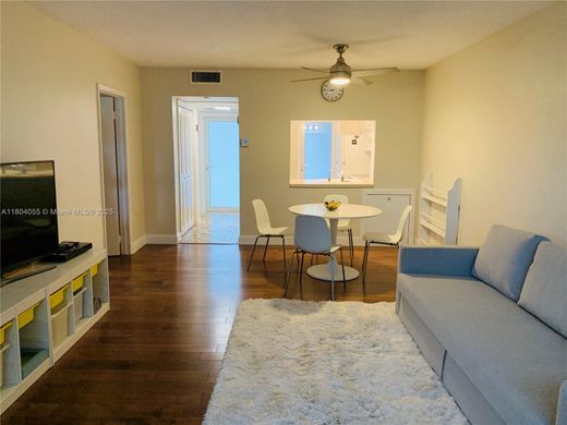 Residential complexes in Lauderdale by the sea, Broward County