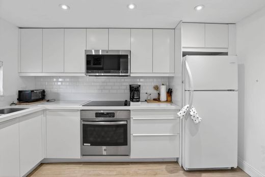 Residential complexes in Pembroke Pines, Broward County