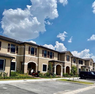 Townhouse in Hialeah Gardens, Miami-Dade