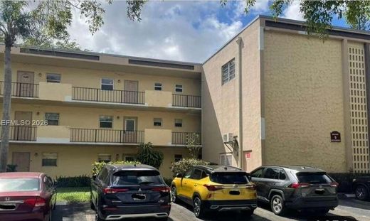 Residential complexes in Hollywood, Broward County