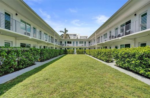 Residential complexes in Bay Harbor Islands, Miami-Dade