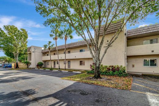 Residential complexes in Delray Beach, Palm Beach