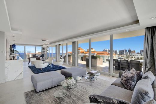 Residential complexes in Fort Lauderdale, Broward County