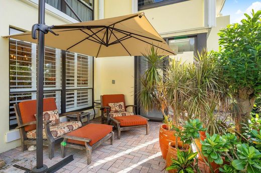 Residential complexes in Boynton Beach, Palm Beach
