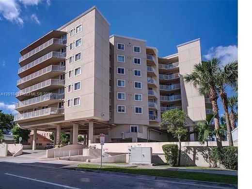 Residential complexes in Miami, Miami-Dade
