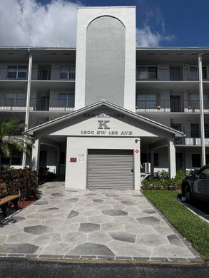 Residential complexes in Pembroke Pines, Broward County