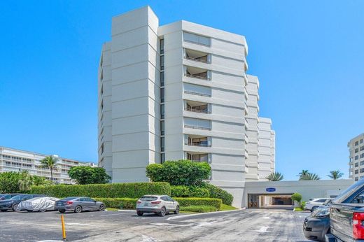 Residential complexes in South Palm Beach, Palm Beach