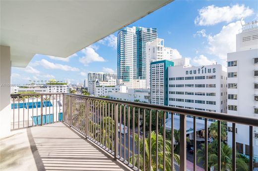 Residential complexes in Miami Beach, Miami-Dade