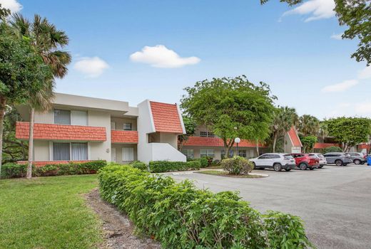Residential complexes in Pompano Beach, Broward County