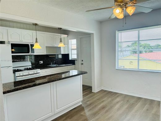 ‏בניין ב  מיאמי, Miami-Dade County