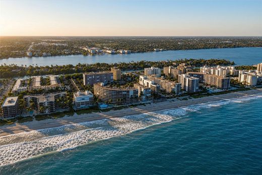 Residential complexes in South Palm Beach, Palm Beach