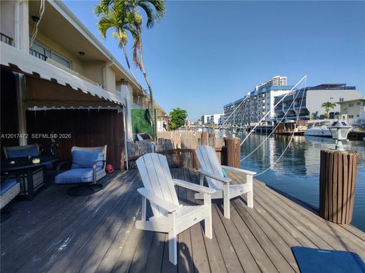 Townhouse in North Miami Beach, Miami-Dade