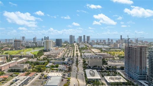 Villa in Hallandale, Broward County