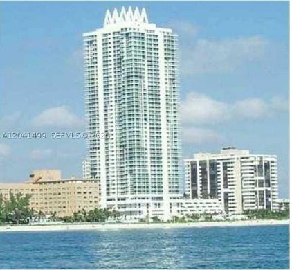 Residential complexes in Miami Beach, Miami-Dade