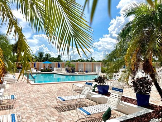 Residential complexes in Fort Lauderdale, Broward County