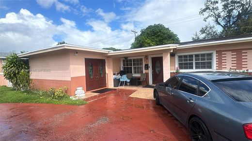 マイアミガーデンズ, Miami-Dade Countyのヴィラ