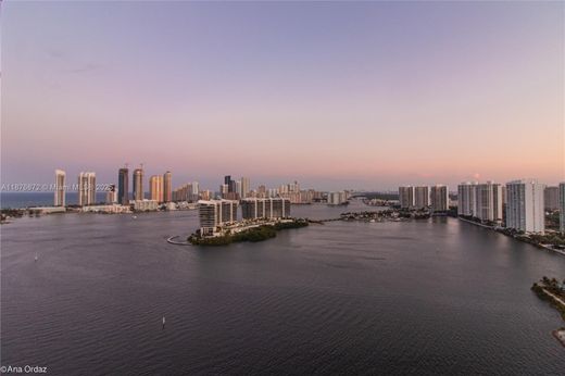 Kamienica w Aventura, Miami-Dade County