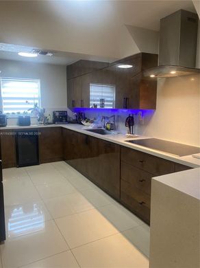 Villa in Lauderdale Lakes, Broward County