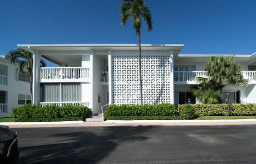 Residential complexes in South Palm Beach, Palm Beach
