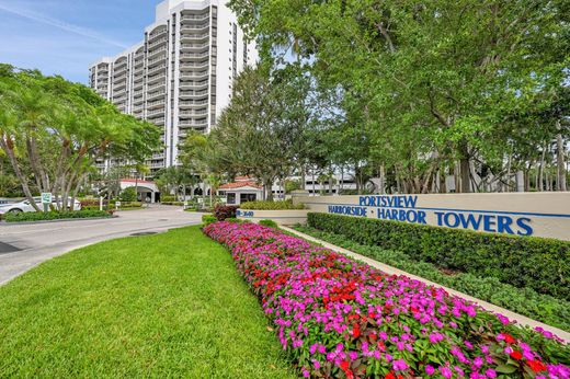 Residential complexes in Aventura, Miami-Dade