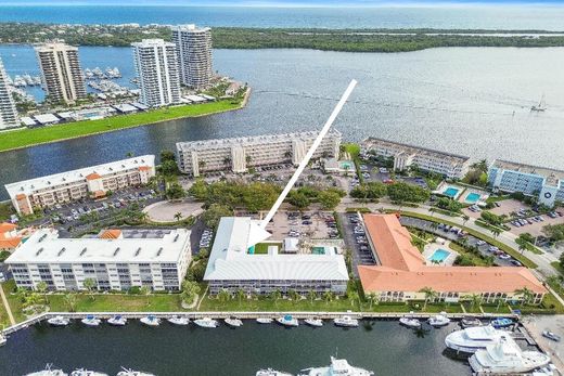 Residential complexes in North Palm Beach, Palm Beach