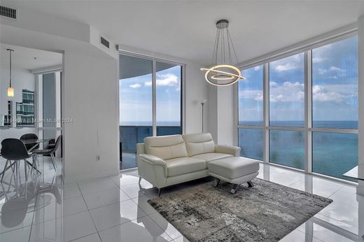 Sunny Isles Beach, Miami-Dade Countyのアパートメント・コンプレックス