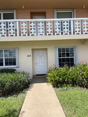 Residential complexes in Delray Beach, Palm Beach