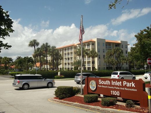Residential complexes in Boca Raton, Palm Beach