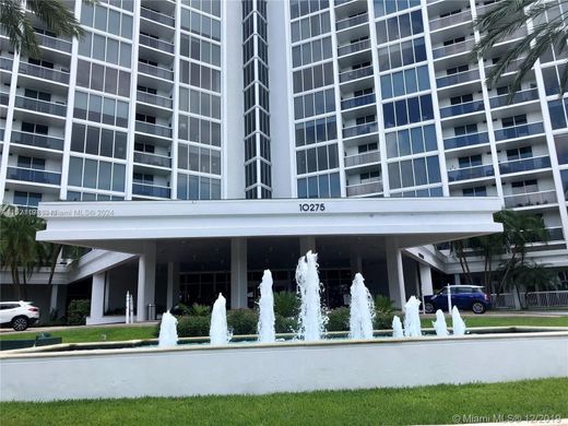 Residential complexes in Bal Harbour, Miami-Dade