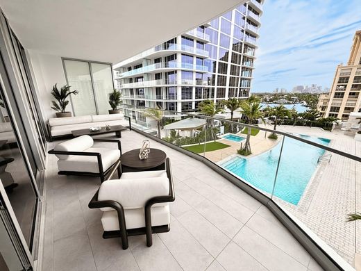 Residential complexes in Fort Lauderdale, Broward County