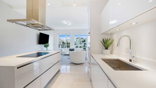 Residential complexes in Boca Raton, Palm Beach