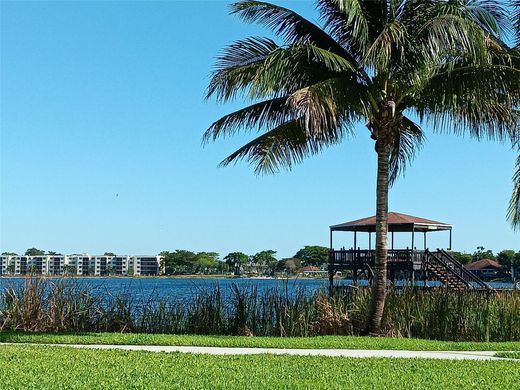 Residential complexes in Oakland Park, Broward County