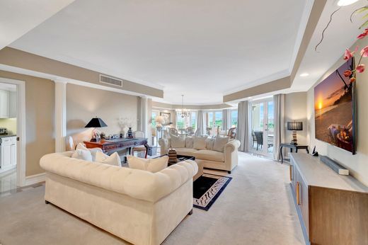 Residential complexes in Boca Raton, Palm Beach