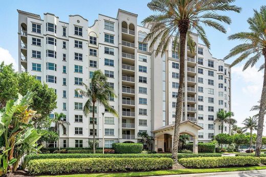 Residential complexes in Highland Beach, Palm Beach