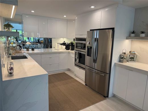 Residential complexes in Sunny Isles Beach, Miami-Dade