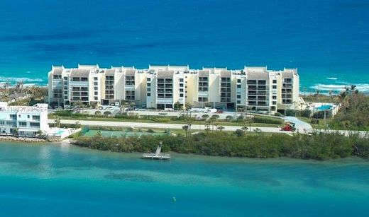 Residential complexes in Tequesta, Palm Beach