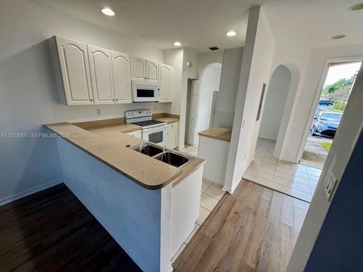Townhouse in North Lauderdale, Broward County